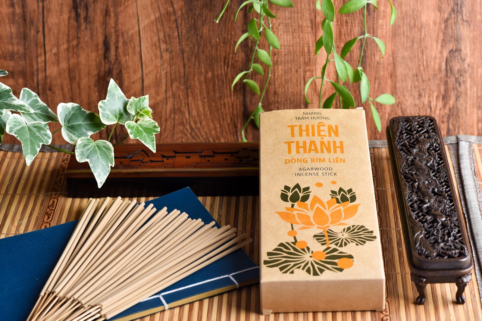 Nhang trầm Kim Li&ecirc;n 20cm khi đang ch&aacute;y