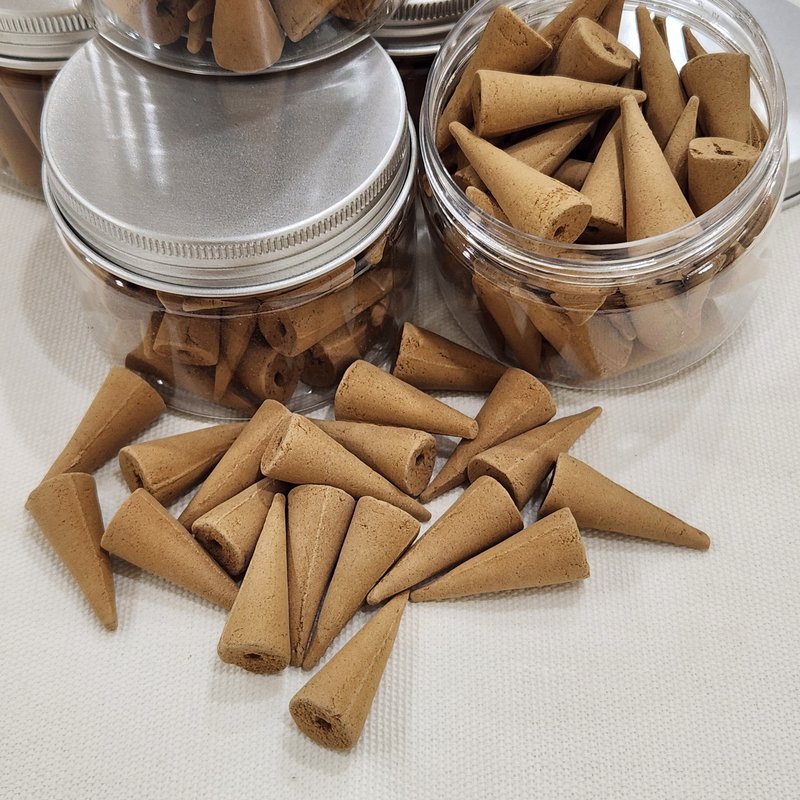 Traditional Agarwood Incense Cones 45 cones | Deep woody warm rustic aroma