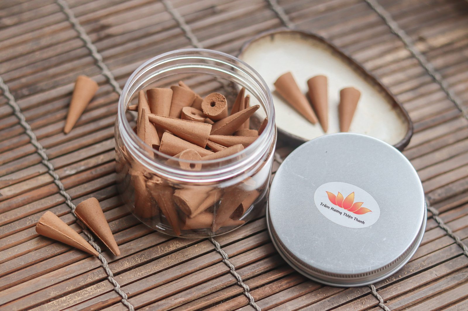 Nụ trầm hương nhỏ truyền thống Hạ Li&ecirc;n 55 vi&ecirc;n