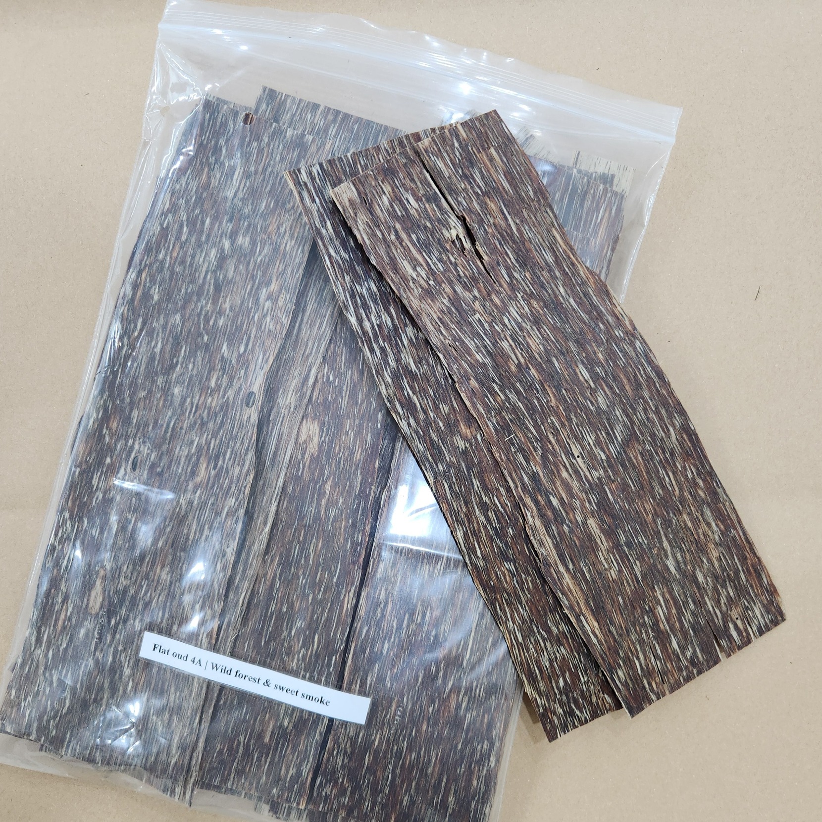 Agarwood | Flat oud 4A | Strong woody and sweet | 1 gram