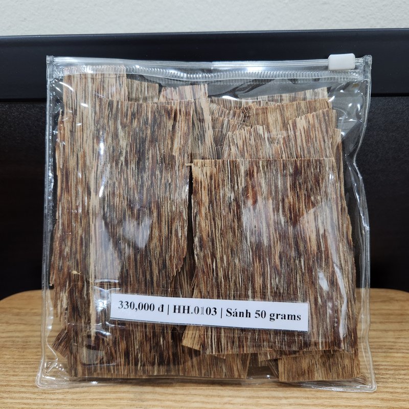 Agarwood | Plantation | Flat oud for warming up | Strong woody | 1 gram