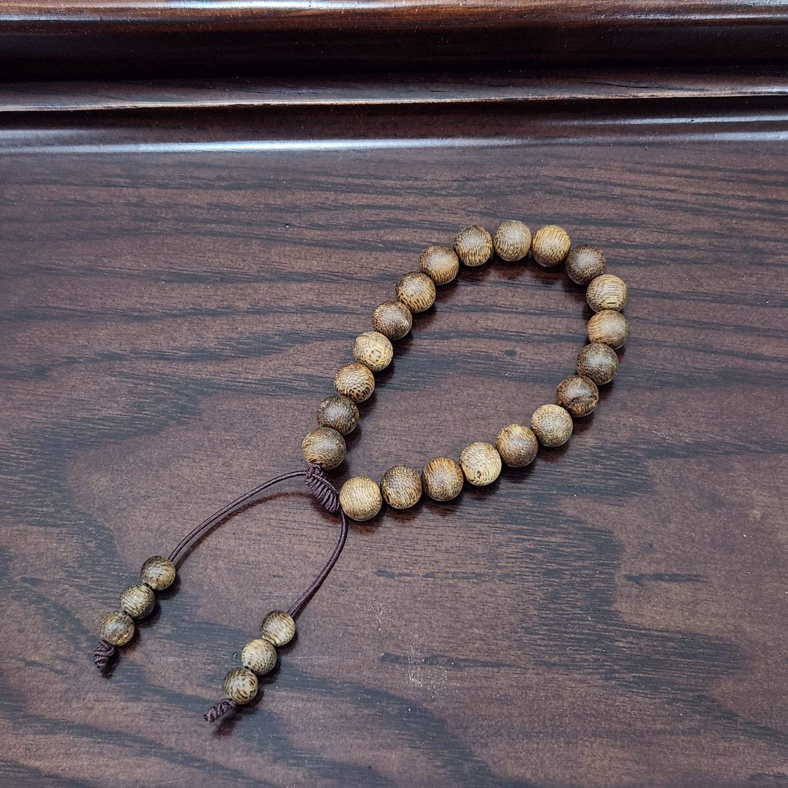 V&ograve;ng tay trầm hương 21 hạt 8 mm &ndash; ảnh tổng thể