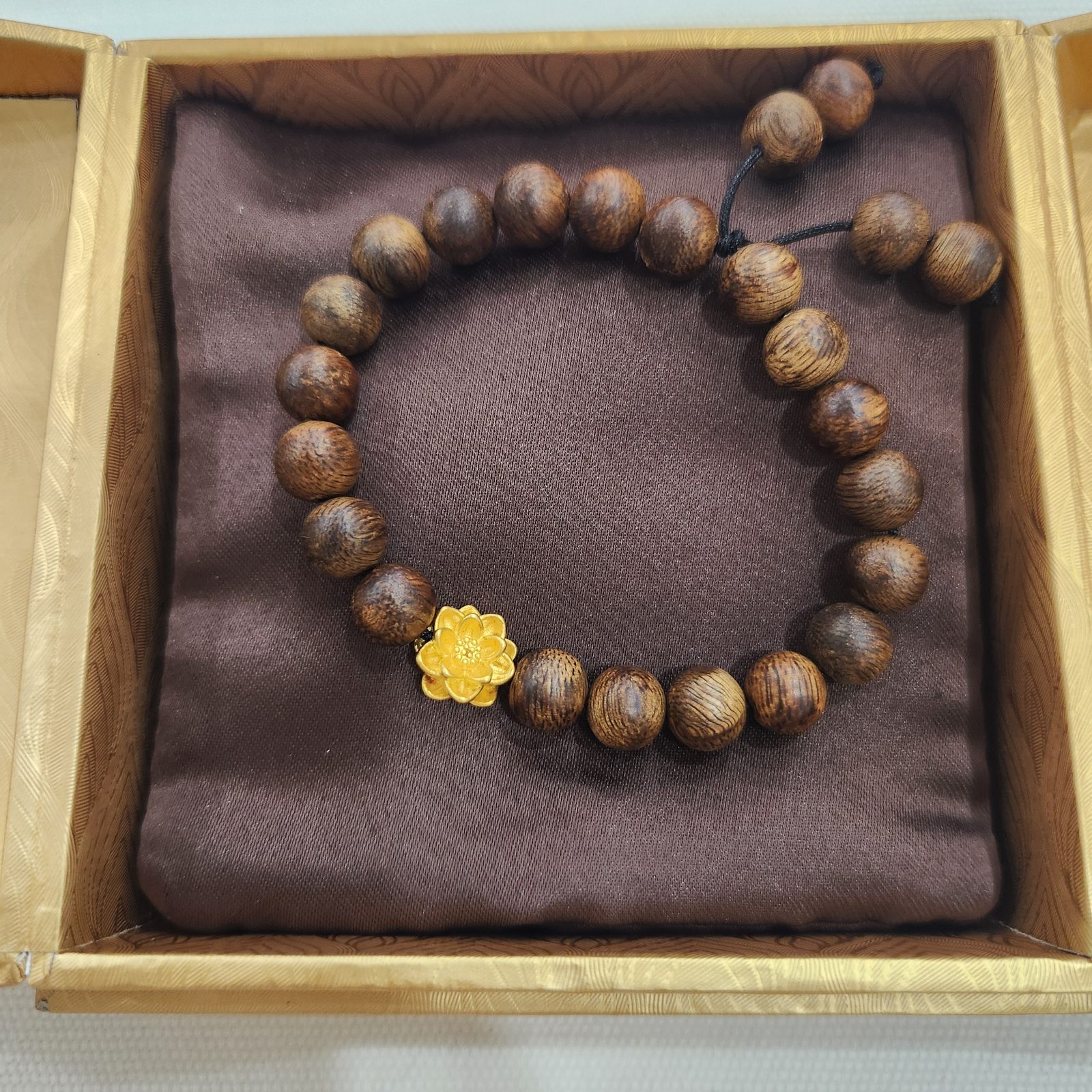 Women's 21-bead agarwood bracelet with 24K lotus charm